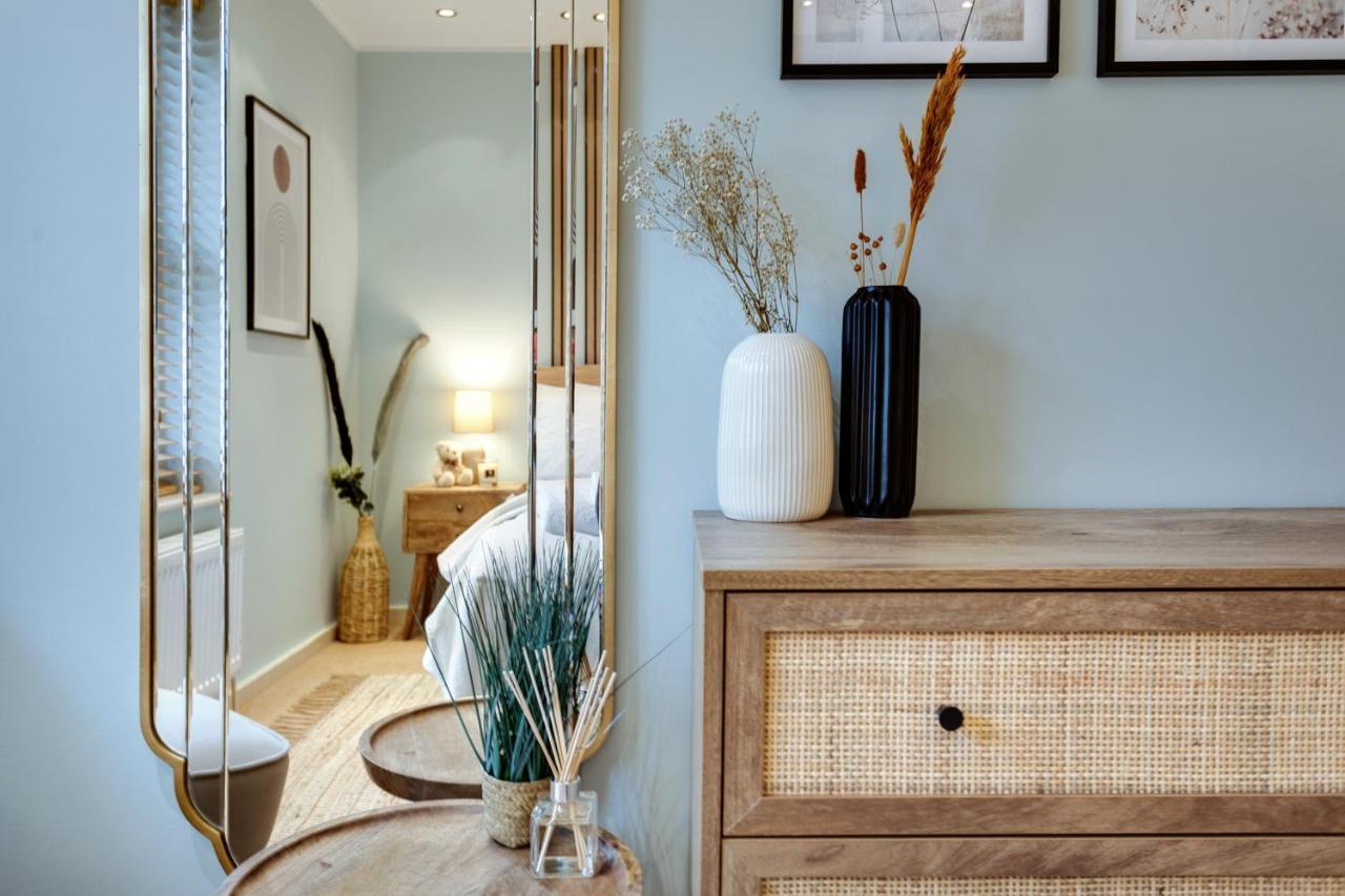 The Rafters - 2 Bedroom Apartment - Central Location - Vibrant Atmosphere แคนเทอร์เบอรี ภายนอก รูปภาพ